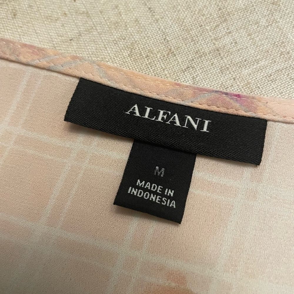 NWOT Alfani Floral Pastel Blouse Pink Size M Flowy, boho - Picture 4 of 8